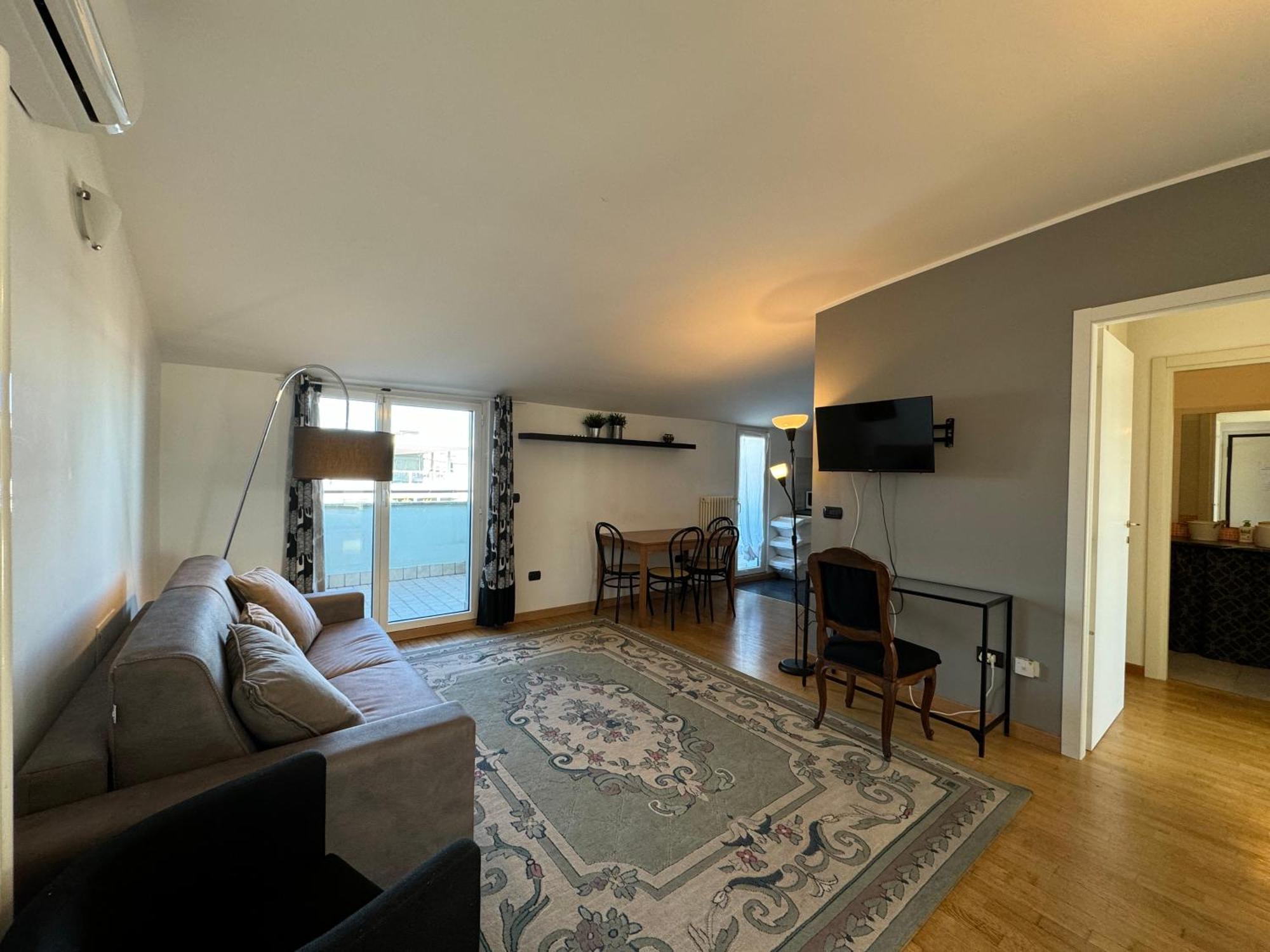 - Attico Con Doppia Terrazza Appartement *